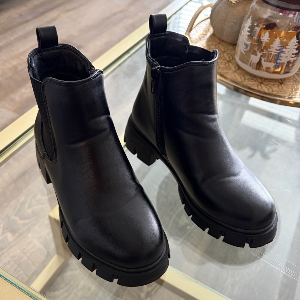 MIA Kids Black Ankle Boots - Picture 2 of 9